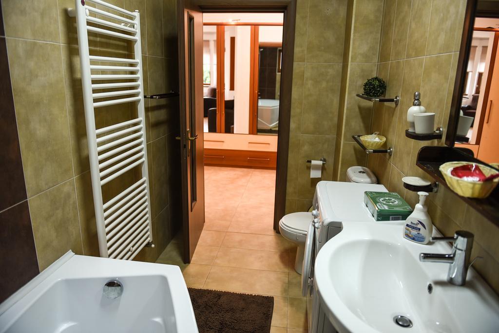 Modern Apartment Near City Center Cluj-Napoca Exterior photo